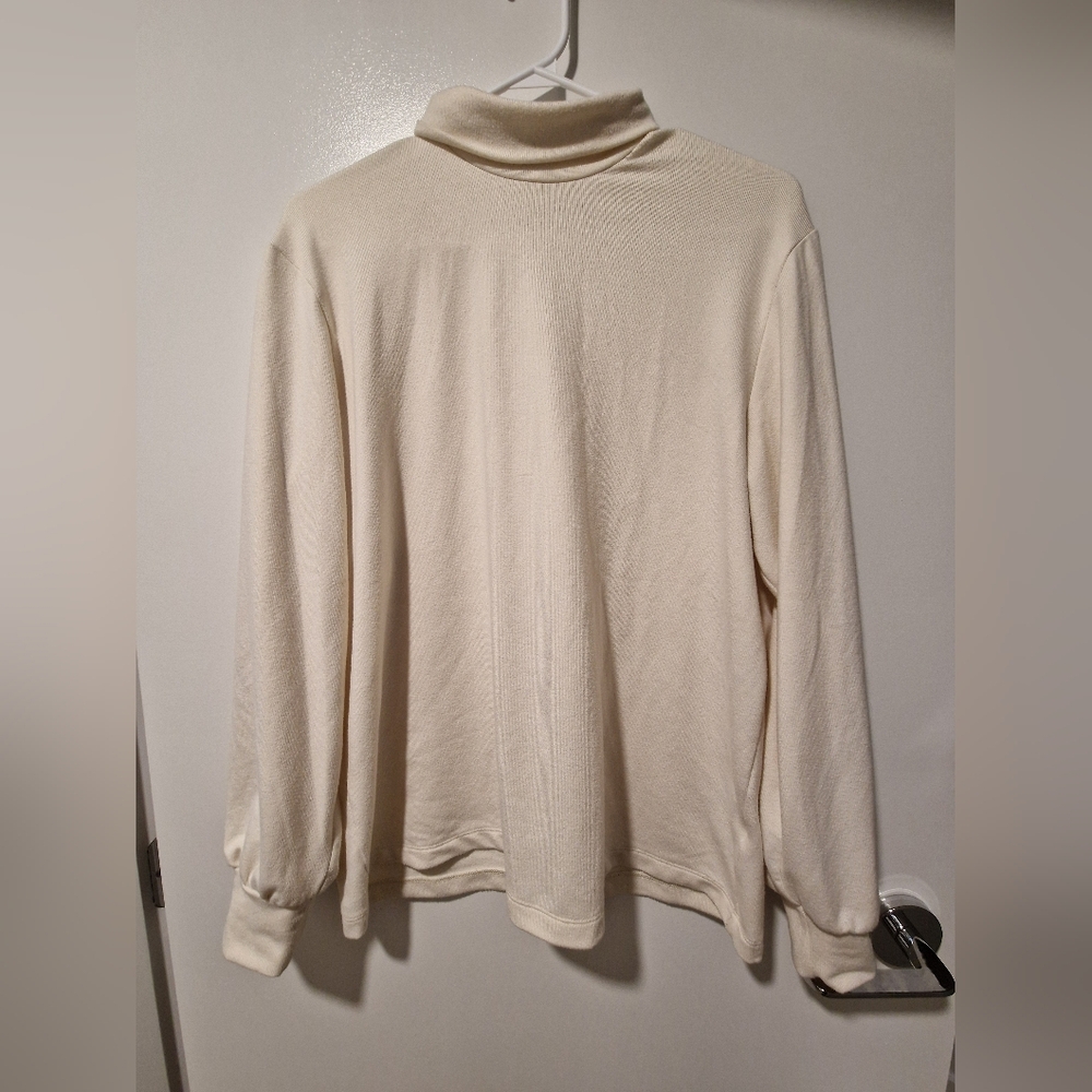Uniqlo Cream Turtleneck Sweater Soft Knit Casual